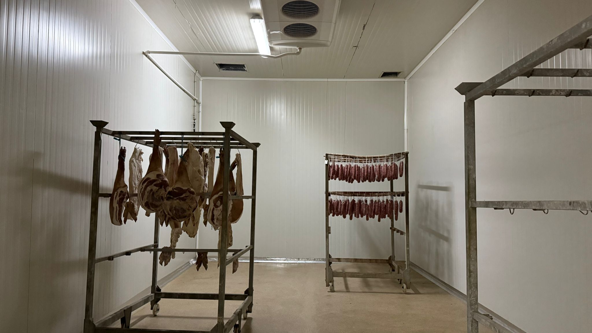 Nave industrial fábrica de embutido