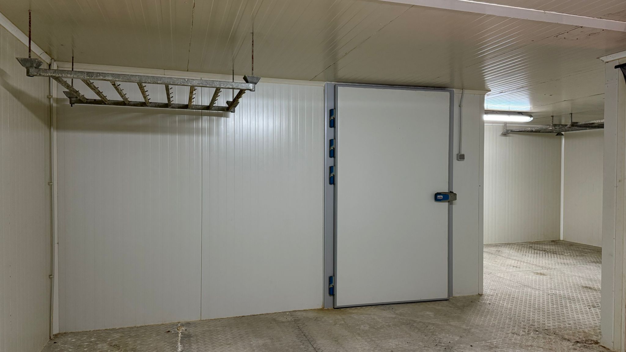 Nave industrial fábrica de embutido