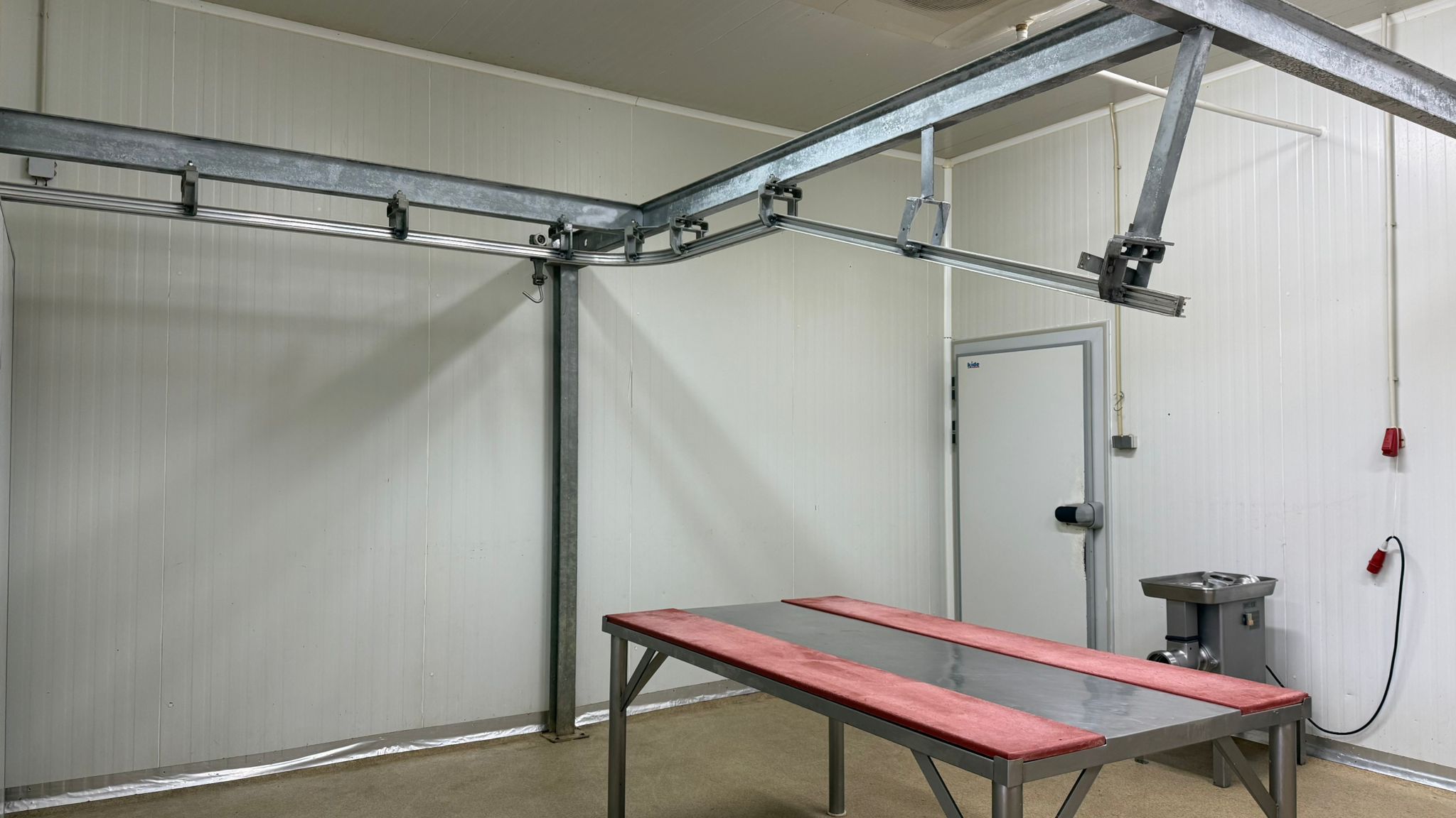 Nave industrial fábrica de embutido