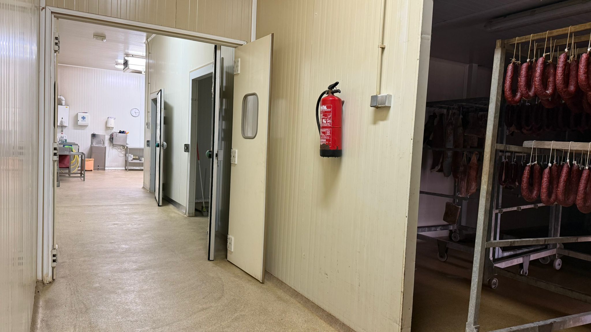 Nave industrial fábrica de embutido