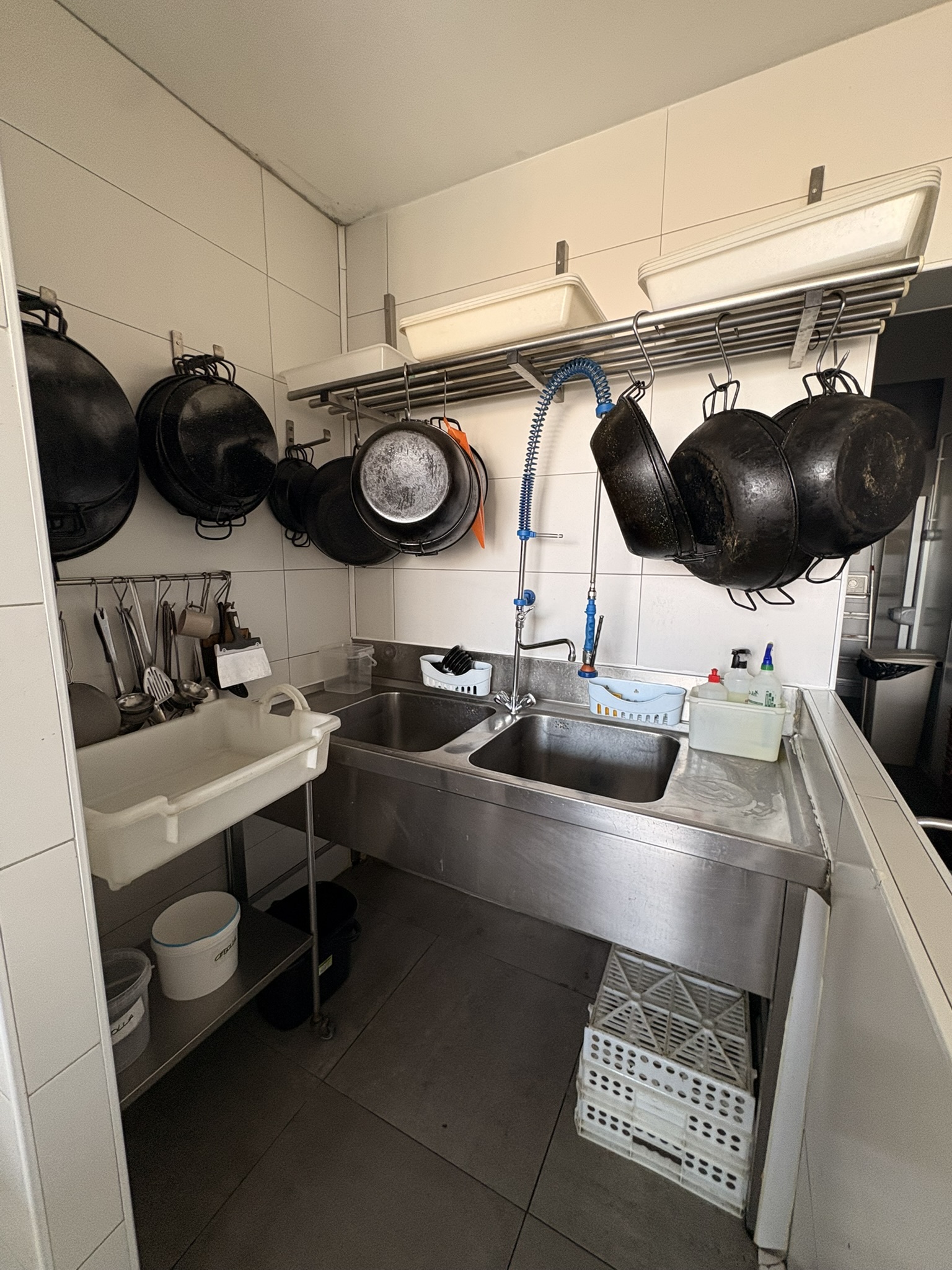 Rotissería en funcionamiento en Vilanova del Vallès