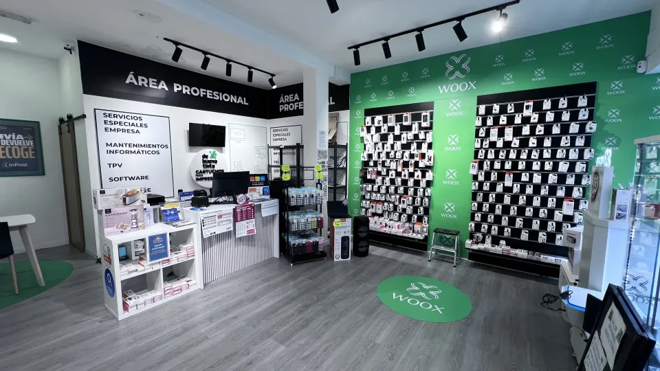 Tienda de informática y paquetería en traspaso en Madrid