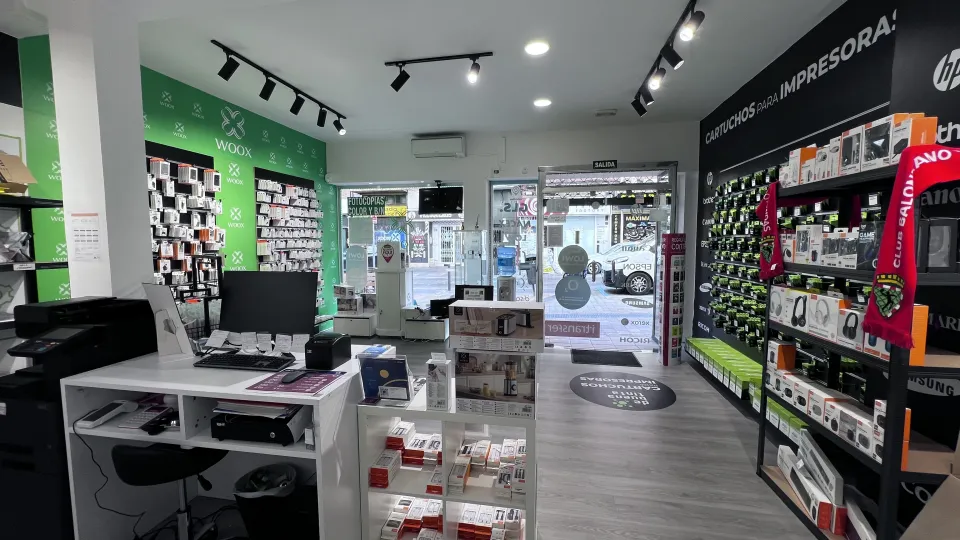Tienda de informática y paquetería en traspaso en Madrid