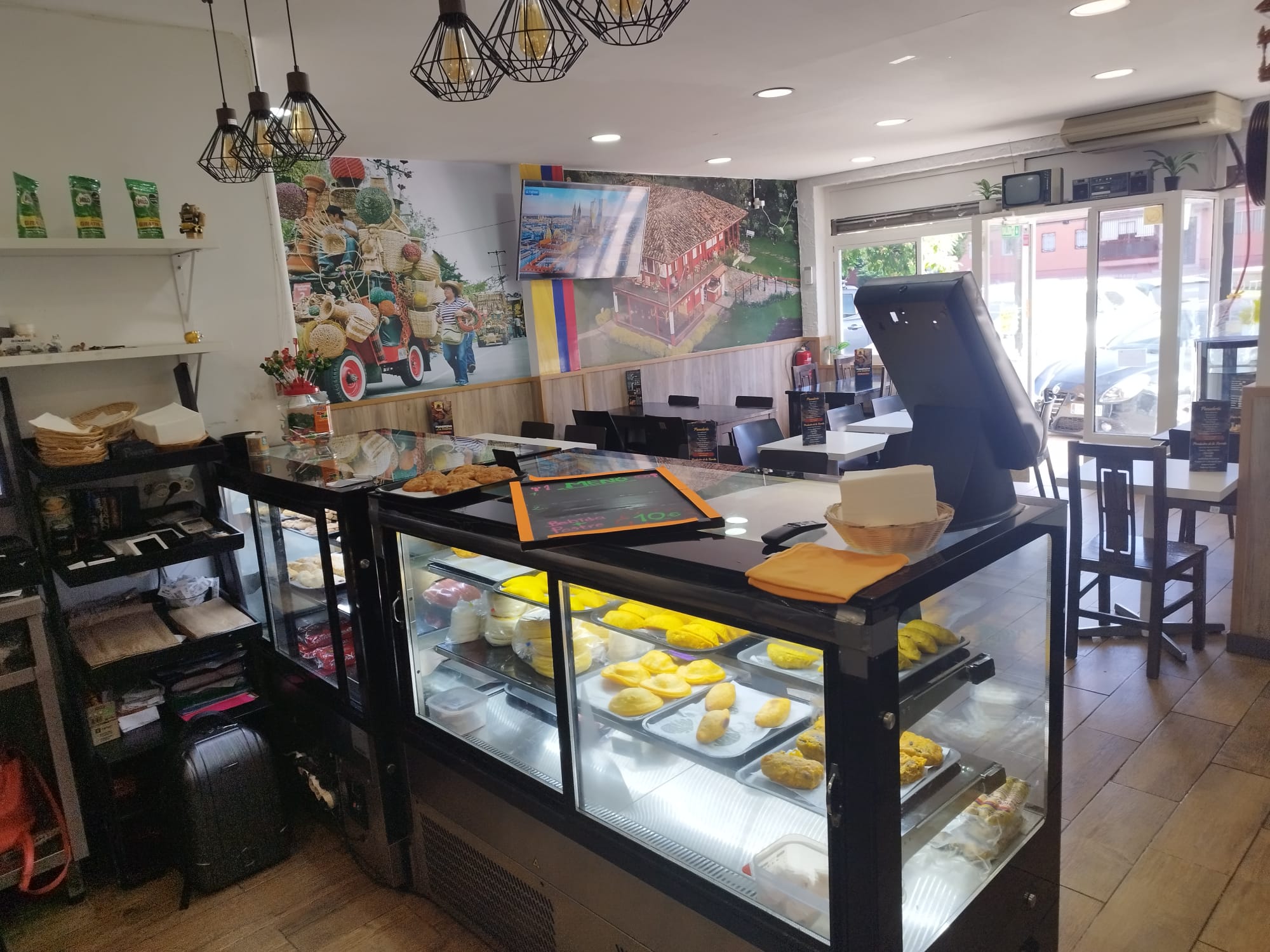 Traspaso de panadería cafetería en Calle Pizarro, Getafe
