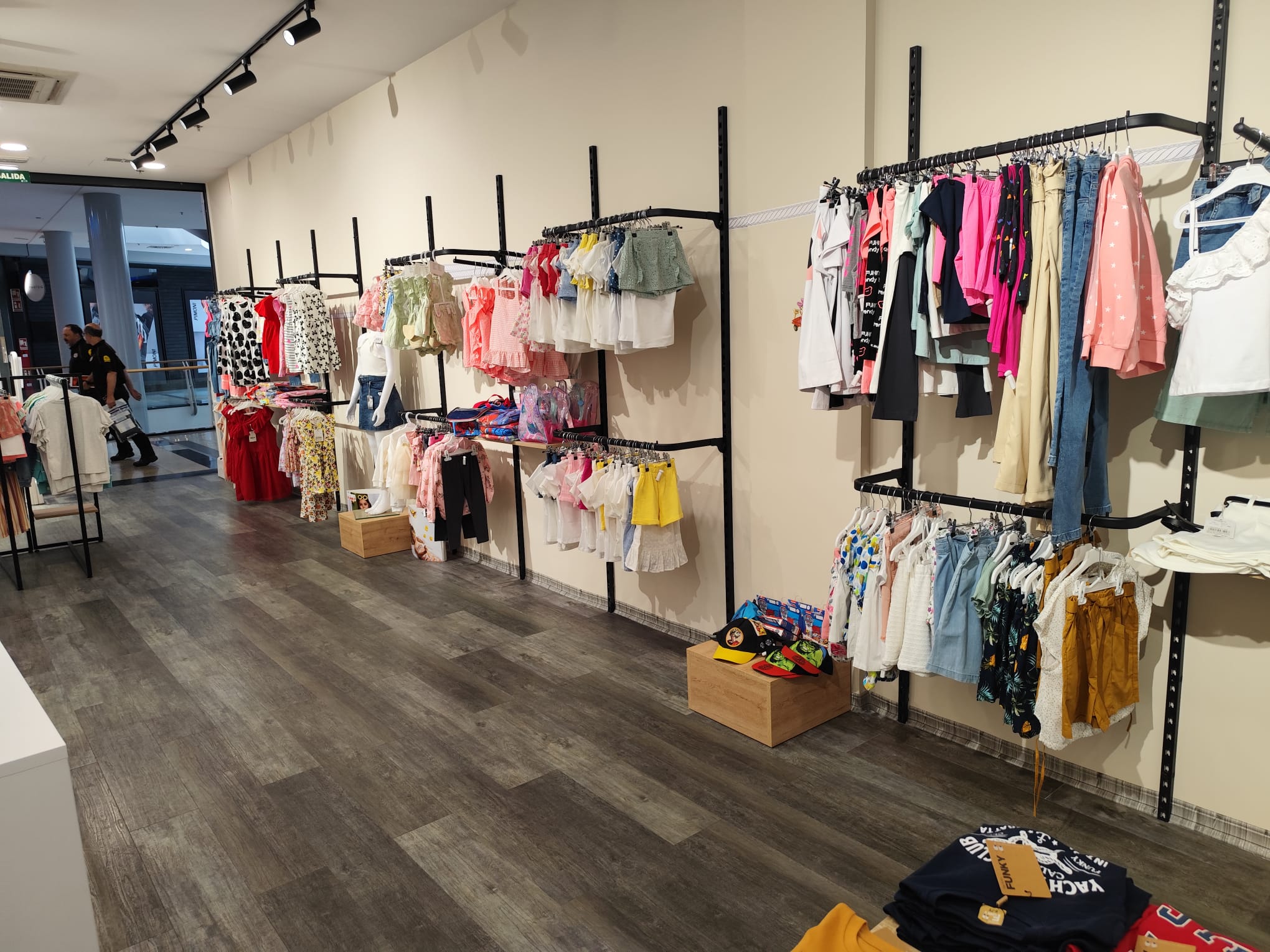 Traspaso de tienda de moda infantil en Pinto, España