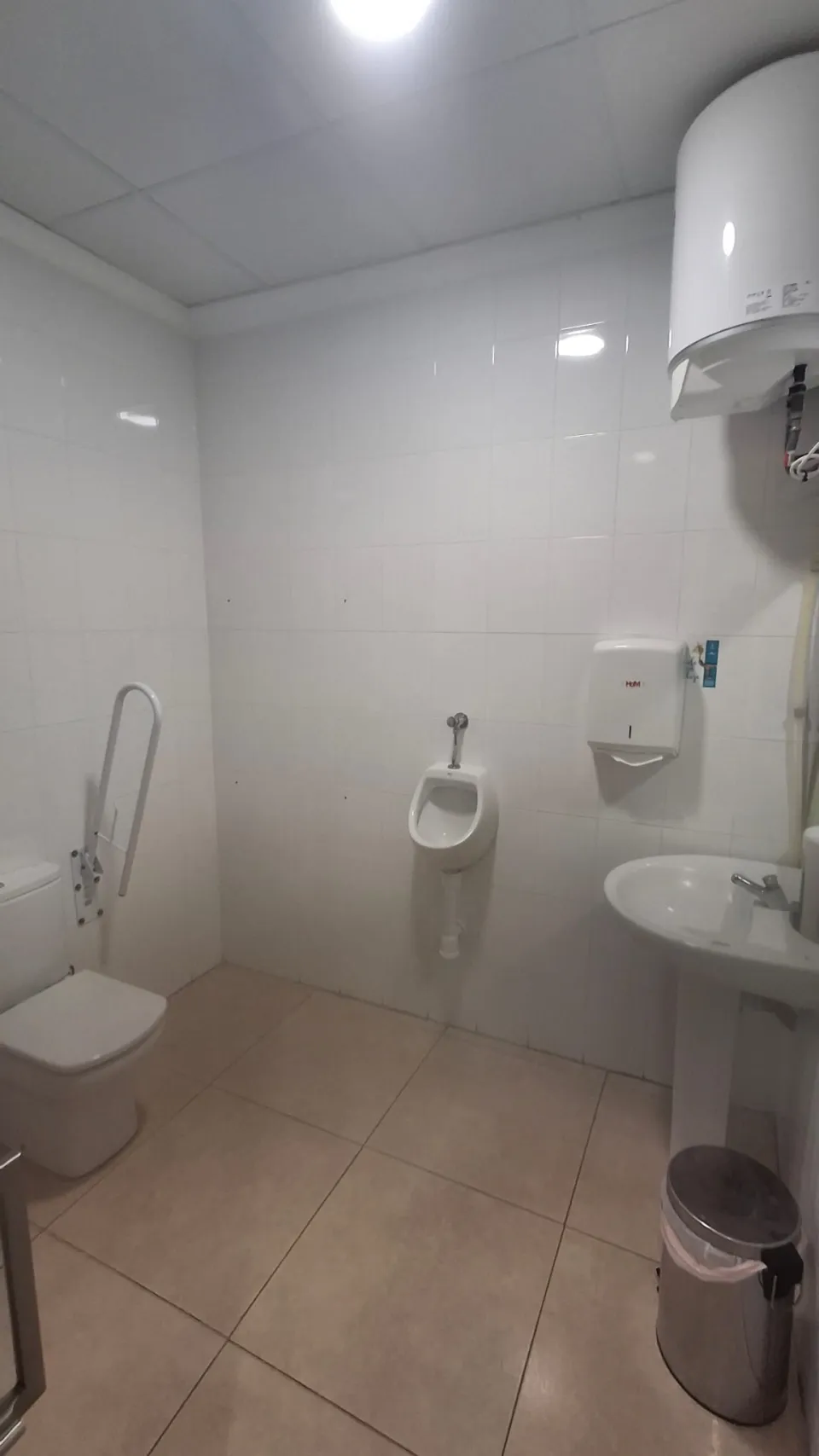 Bar without kitchen for transfer on Paseo Ingeniero Sebastian Feringan in La Flota, Murcia