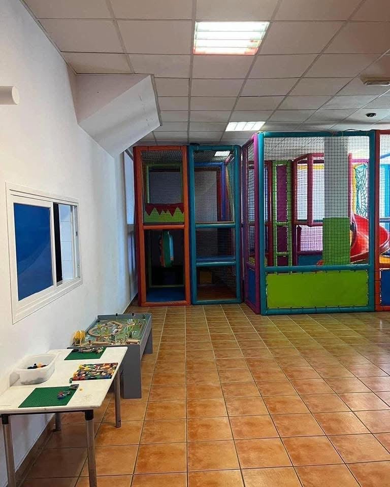 Traspaso de parque infantil en Cardenal Rossell 118, Palma de Mallorca