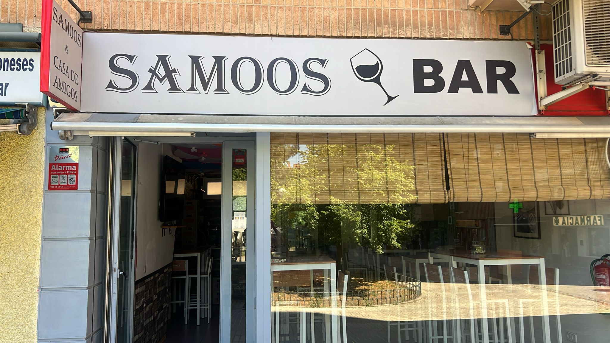 Traspaso de bar en Calle Antonio Cumella 18, Madrid