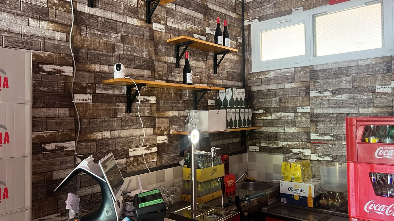 Bar for transfer on Calle Antonio Cumella 18, Madrid