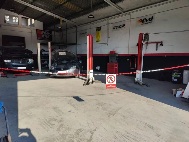 Traspaso de taller mecánico en Polígono Industrial de Estepona, Estepona