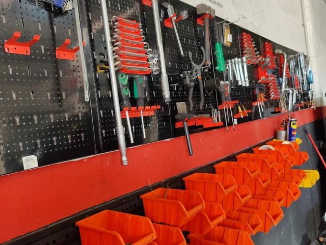 Traspaso de taller mecánico en Polígono Industrial de Estepona, Estepona