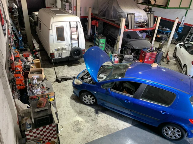 Traspaso de taller mecánico en Polígono Industrial de Estepona, Estepona