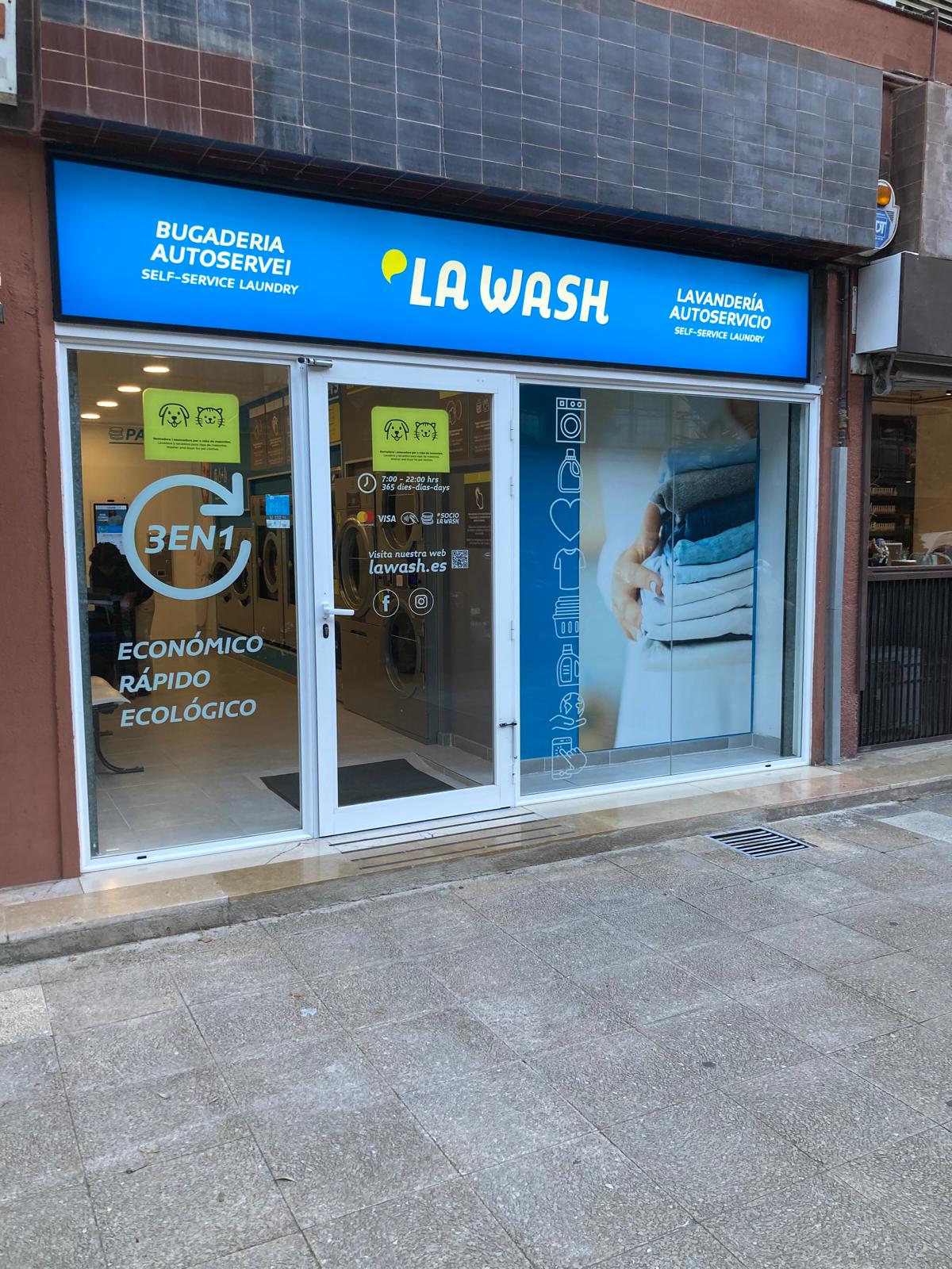 Traspaso de lavandería autoservicio en Providencia, 137 en Gràcia, Barcelona