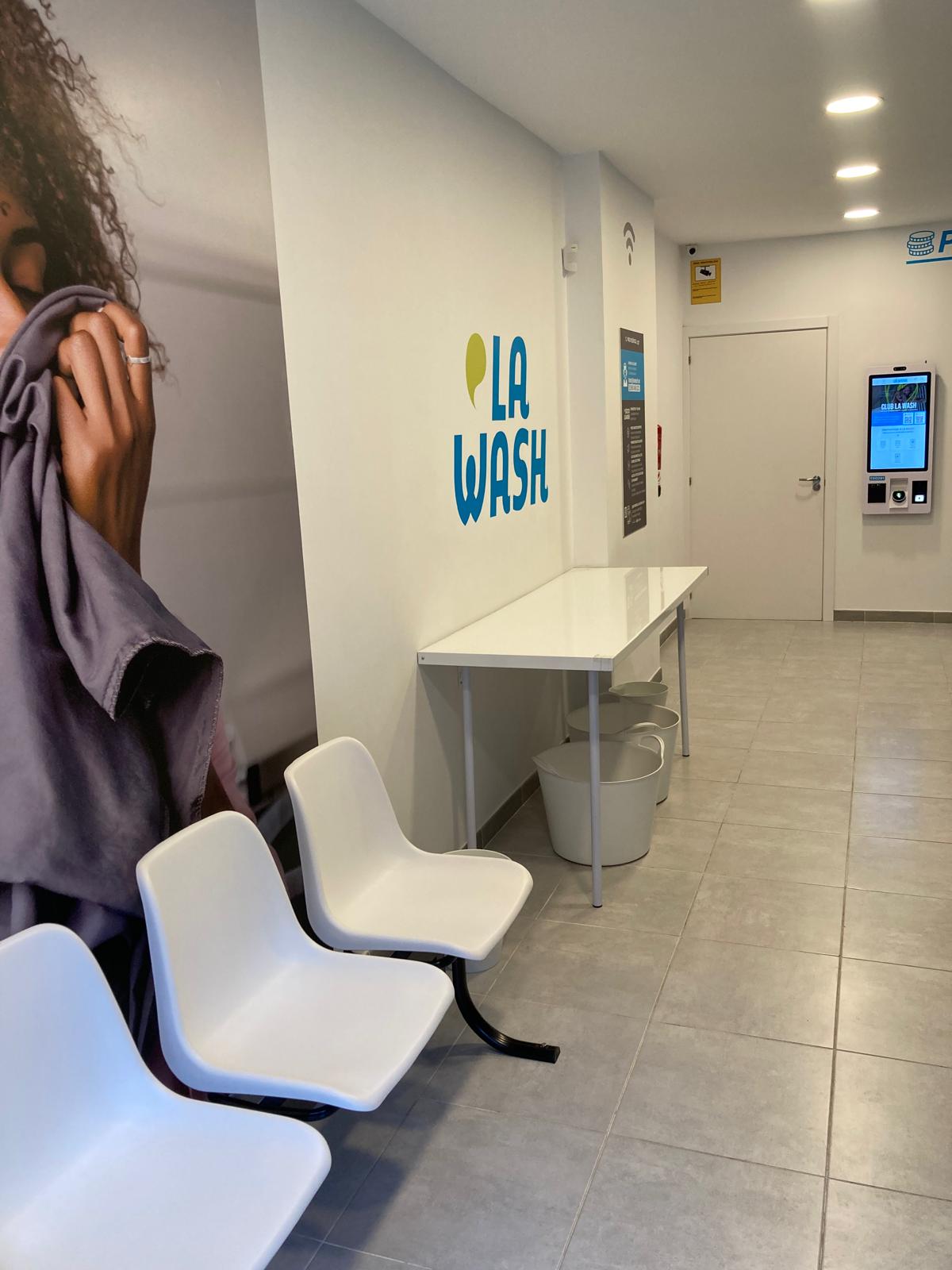 Traspaso de lavandería autoservicio en Providencia, 137 en Gràcia, Barcelona