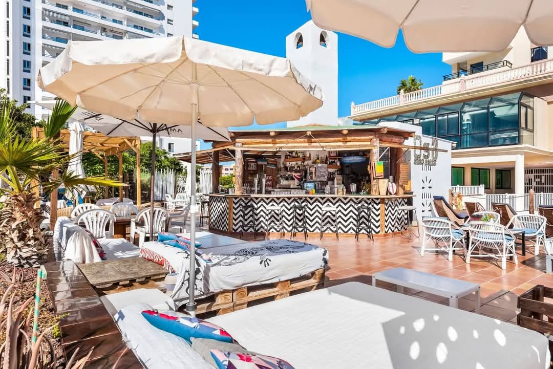 Alquiler de bar piscina en Av adeje 300 en Playa Paraíso, Tenerife Sur