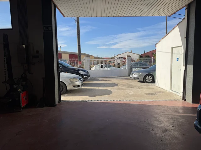Alquiler de taller de carrocería, pintura y mecánica en Avenida Comuneros 69, Morales de Toro