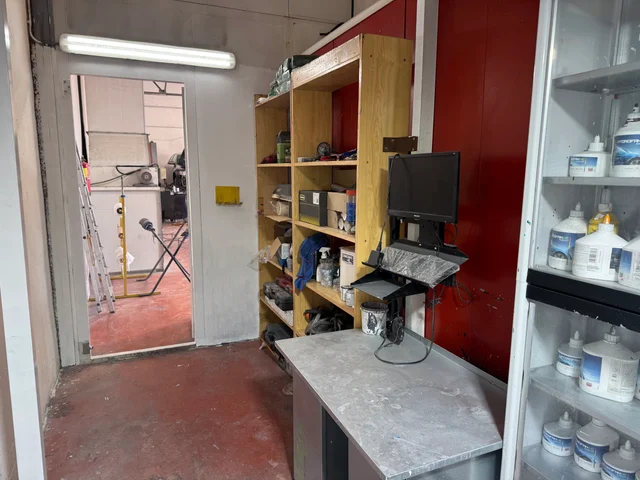 Alquiler de taller de carrocería, pintura y mecánica en Avenida Comuneros 69, Morales de Toro
