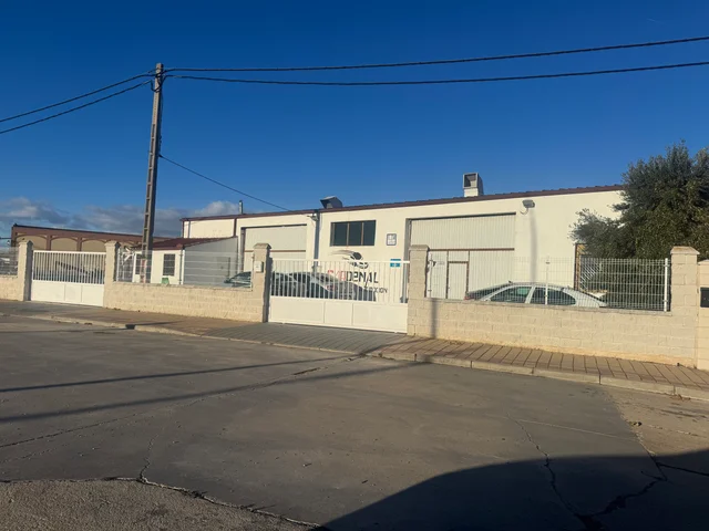 Alquiler de taller de carrocería, pintura y mecánica en Avenida Comuneros 69, Morales de Toro