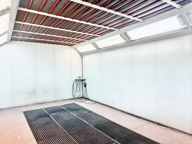 Alquiler de taller de carrocería, pintura y mecánica en Avenida Comuneros 69, Morales de Toro