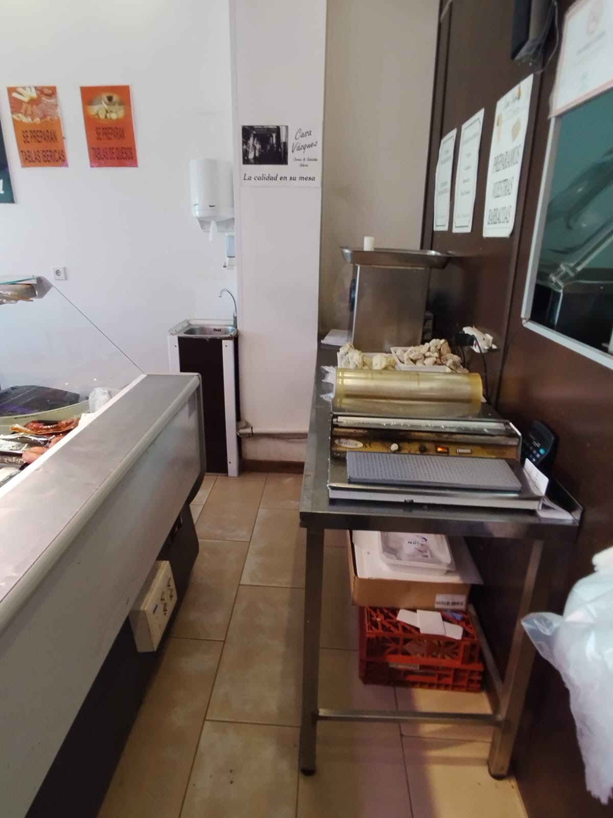 Traspaso de carnicería charcutería en José Calderón número 53 en Campanillas, Málaga