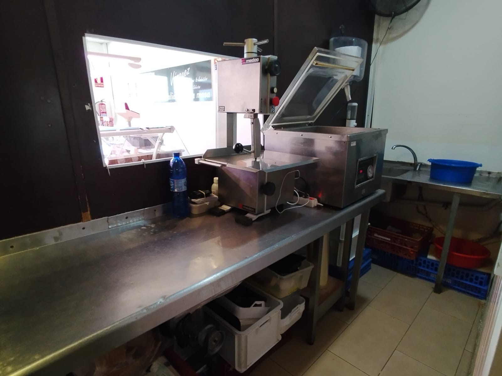 Traspaso de carnicería charcutería en José Calderón número 53 en Campanillas, Málaga
