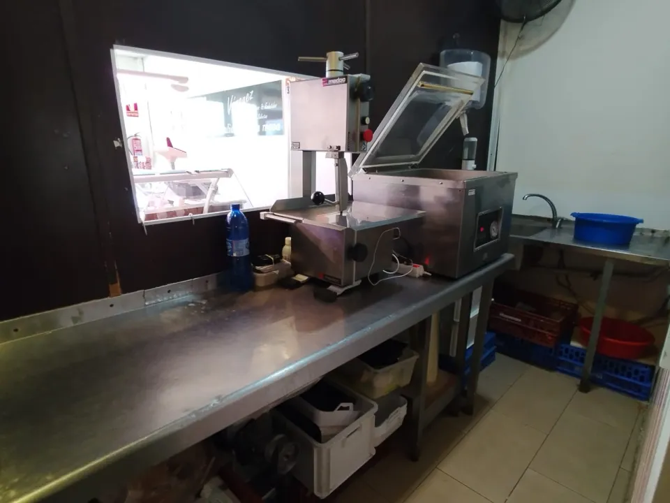 Butcher and delicatessen for transfer on José Calderón number 53 in Campanillas, Málaga