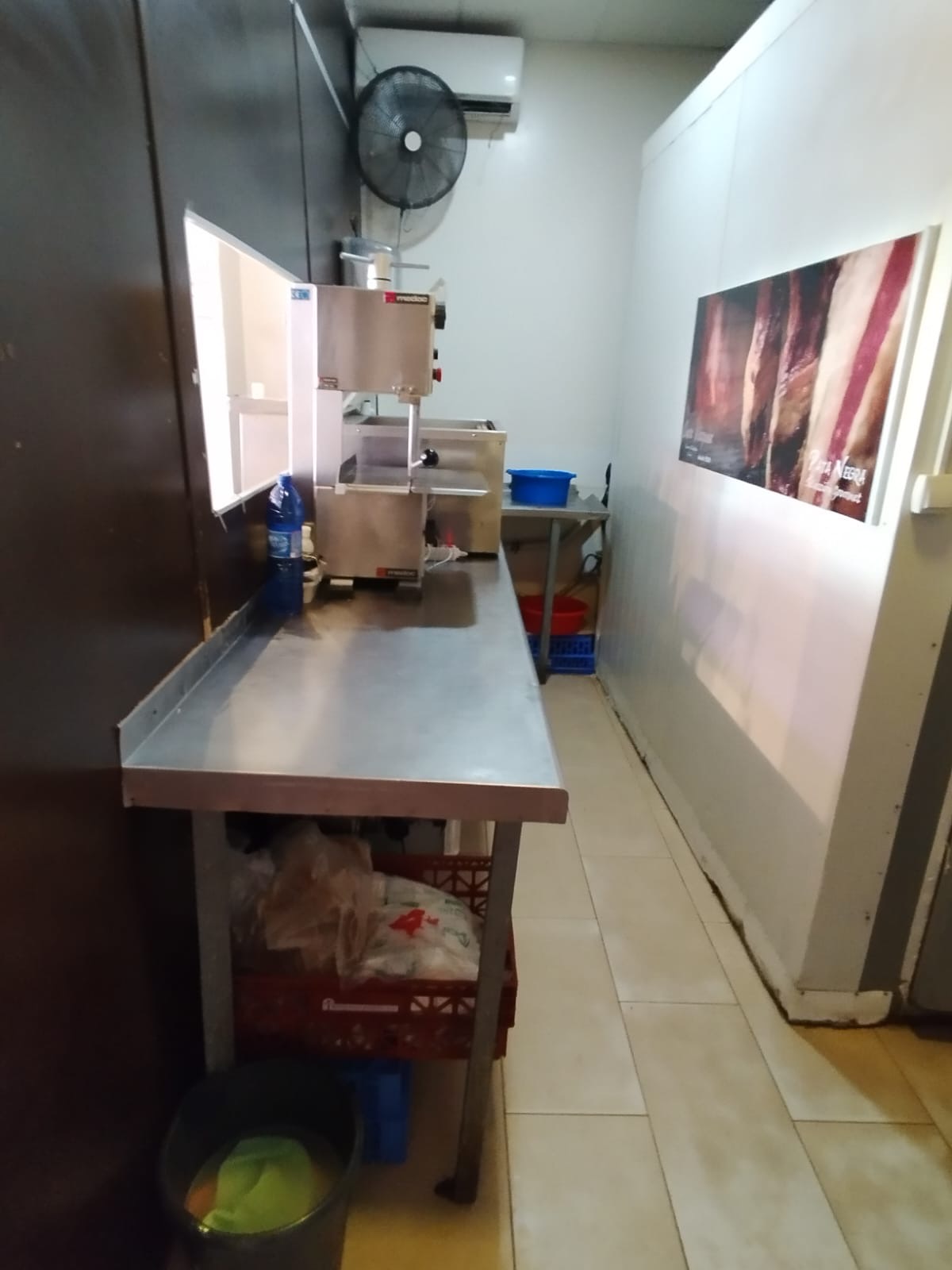 Traspaso de carnicería charcutería en José Calderón número 53 en Campanillas, Málaga