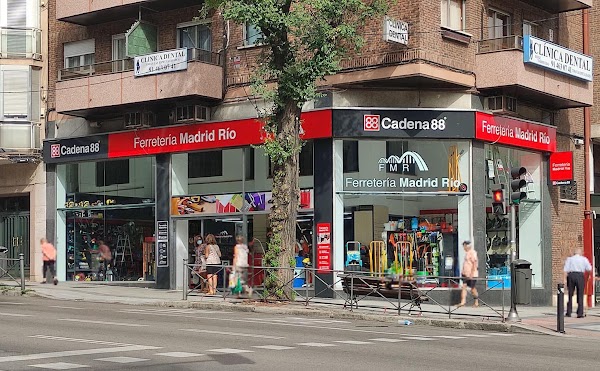 Traspaso de ferretería en Paseo de Extremadura en Madrid Río, Madrid