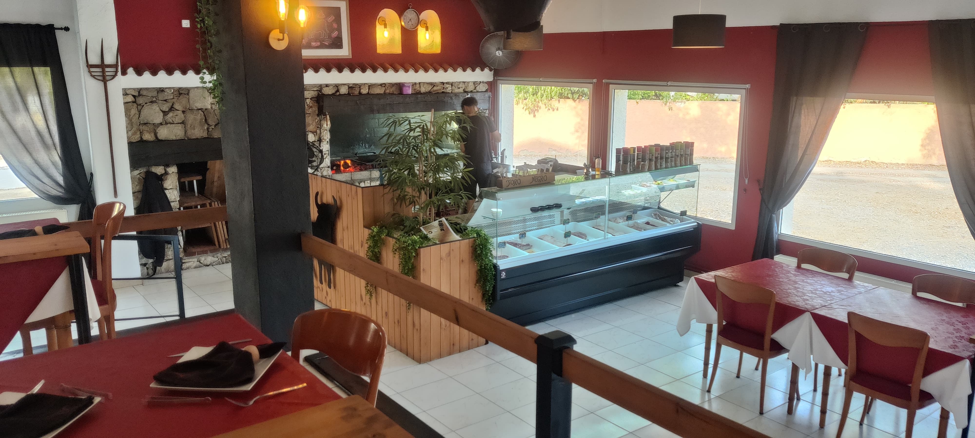 Traspaso de restaurante especializado en carnes a la brasa en L'Alfàs del Pi, España