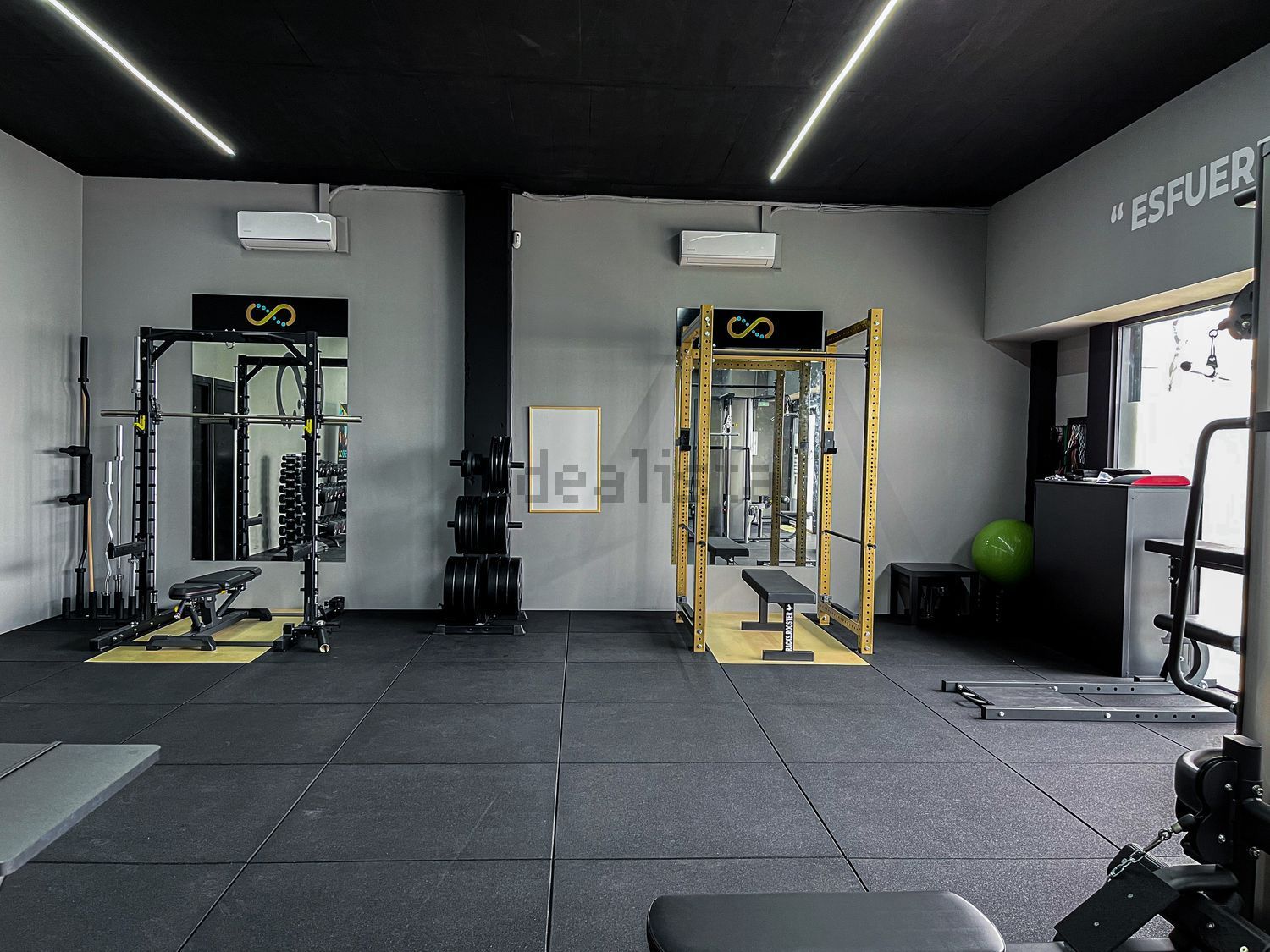 Traspaso de centro de entrenamiento en Calle de la Mar jonica, Badalona