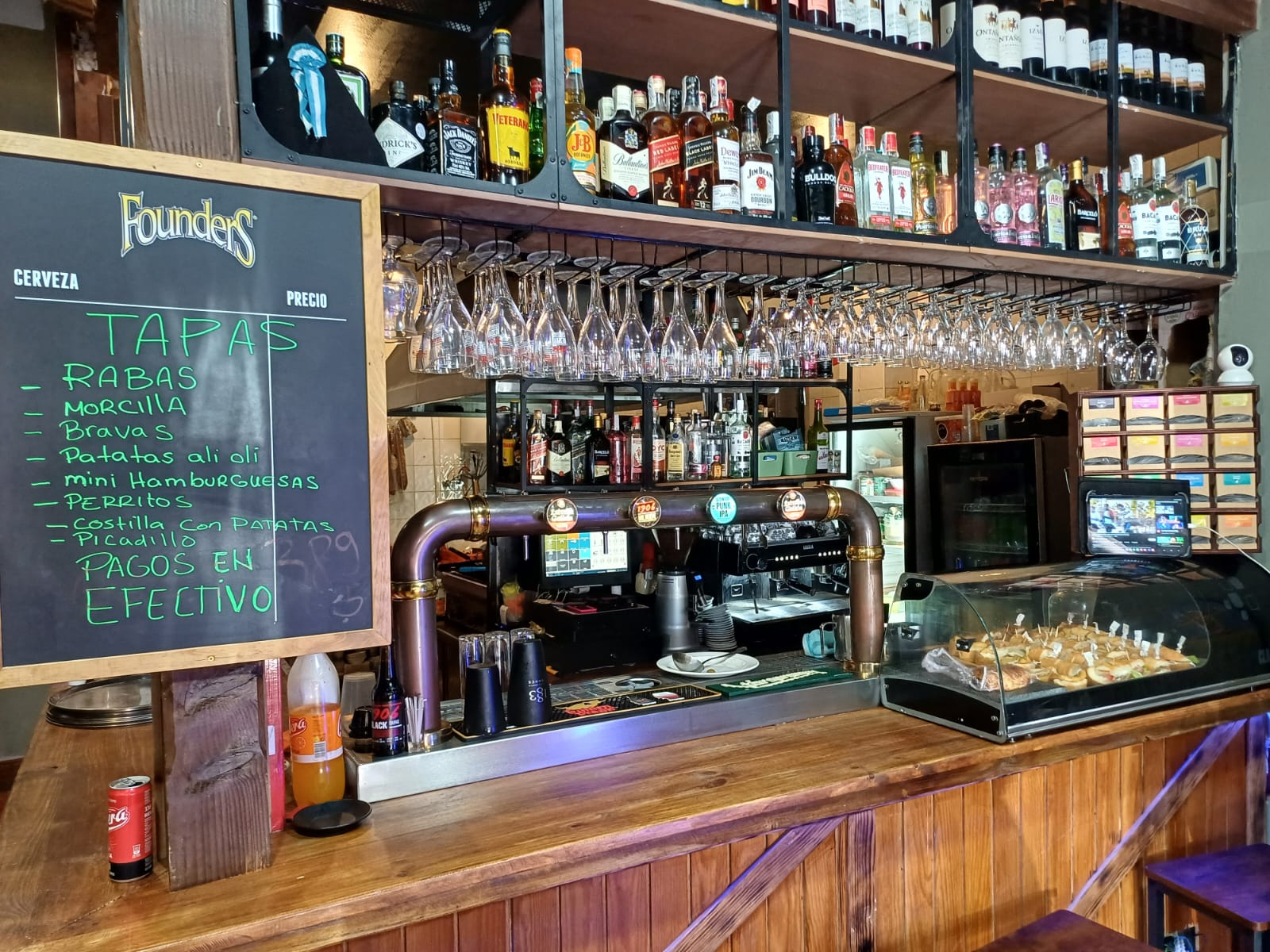 Traspaso de restaurante cervecería y tienda de chuches en Calle Leopoldo Alas Clarin, Arriondas