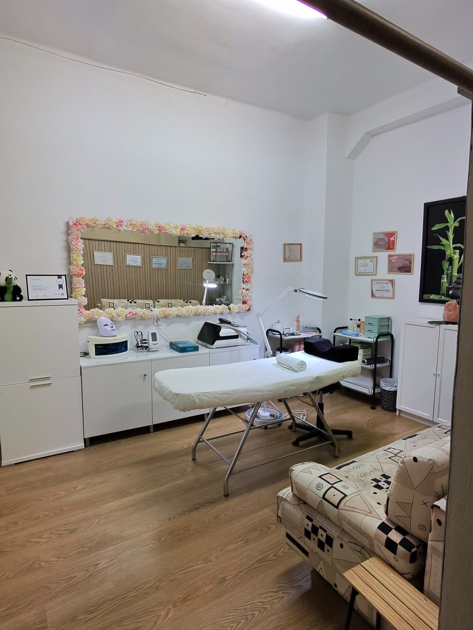 Hair and beauty salon for transfer on Pons i Gallarza, Palma