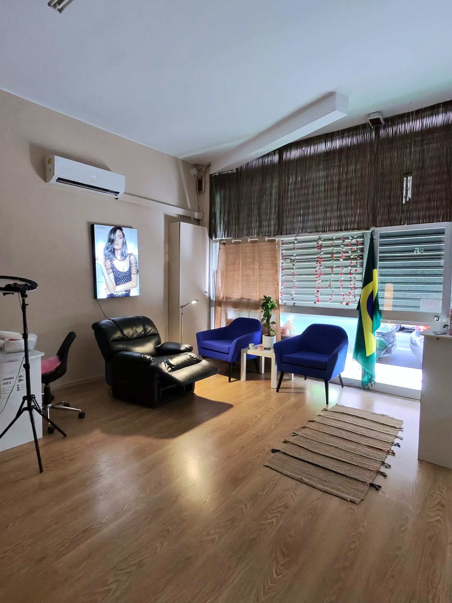 Hair and beauty salon for transfer on Pons i Gallarza, Palma