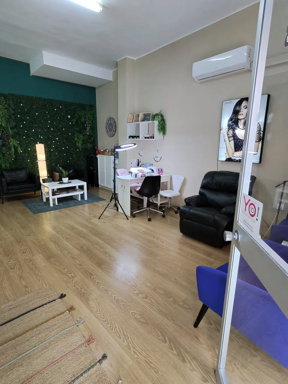 Traspaso de peluquería y estética en Pons i Gallarza, Palma