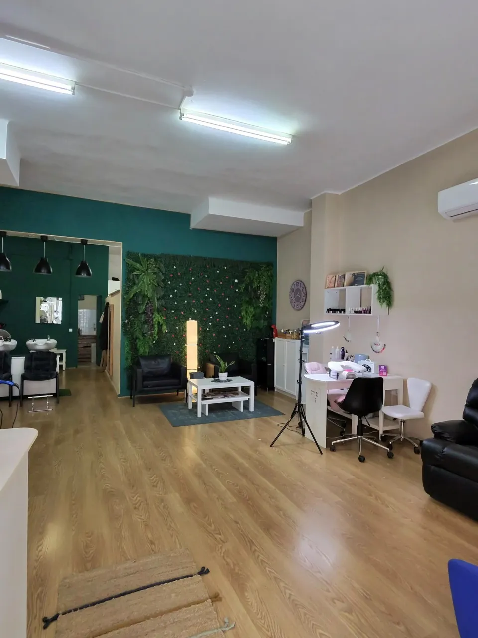 Traspaso de peluquería y estética en Pons i Gallarza, Palma