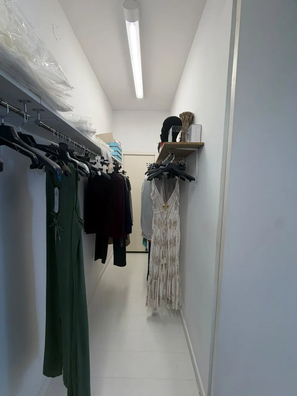 Traspaso de tienda de ropa en plaça Llevant, Roses