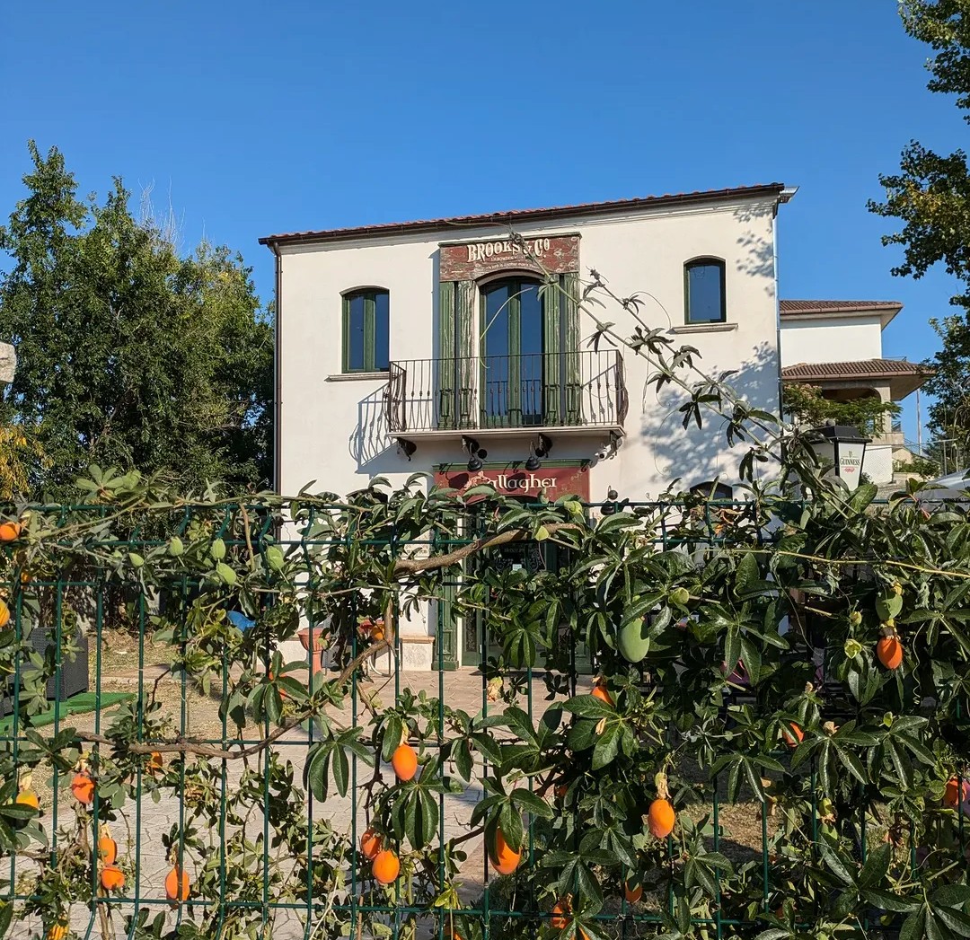 Venta de pub irlandés en via Padre Pio, Sant'Elia a Pianisi