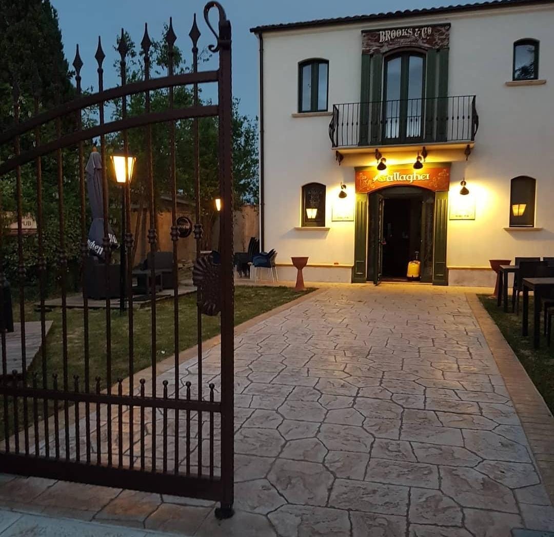 Venta de pub irlandés en via Padre Pio, Sant'Elia a Pianisi