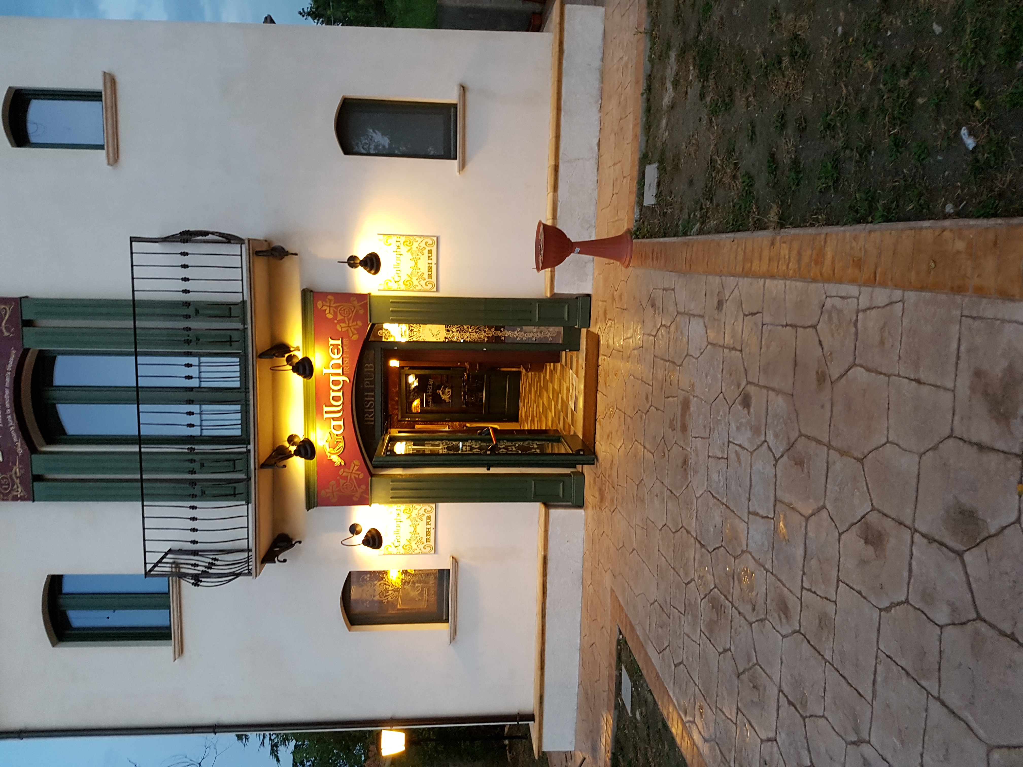 Venta de pub irlandés en via Padre Pio, Sant'Elia a Pianisi