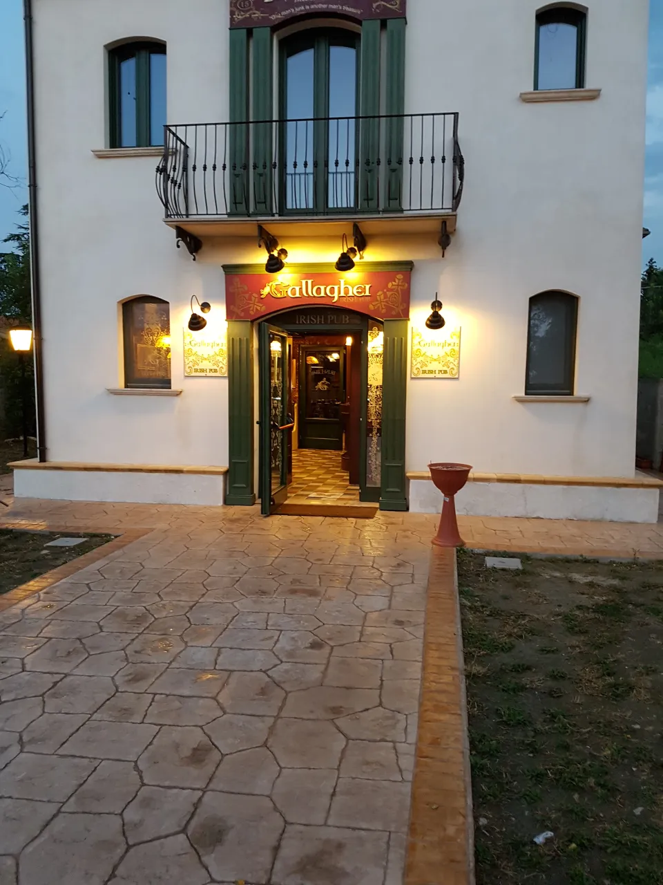 Venta de pub irlandés en via Padre Pio, Sant'Elia a Pianisi