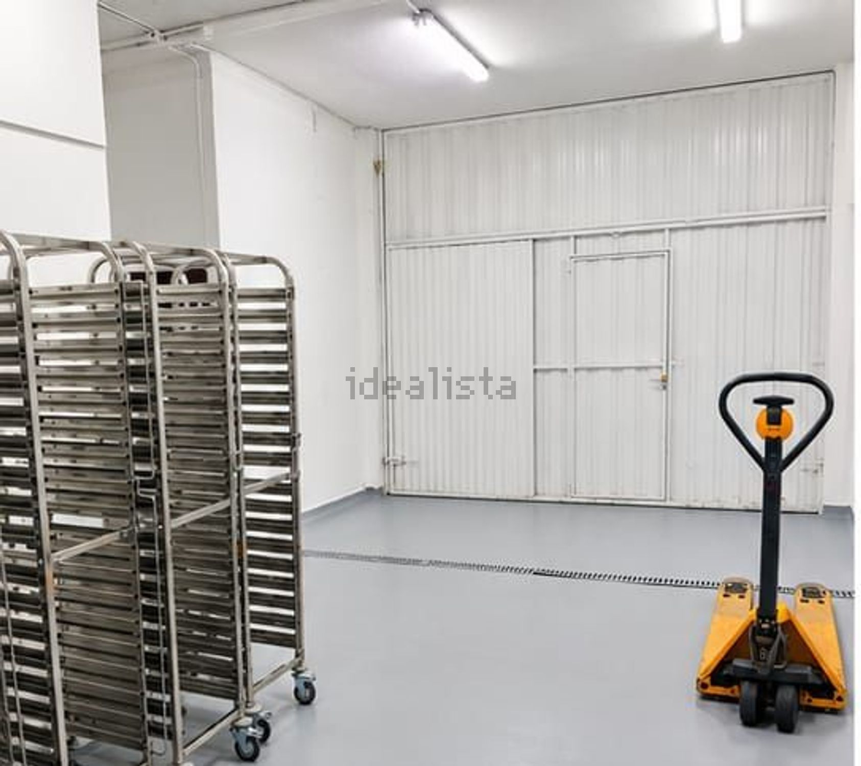 Bakery for transfer on Camino de las Hormigueras, Madrid