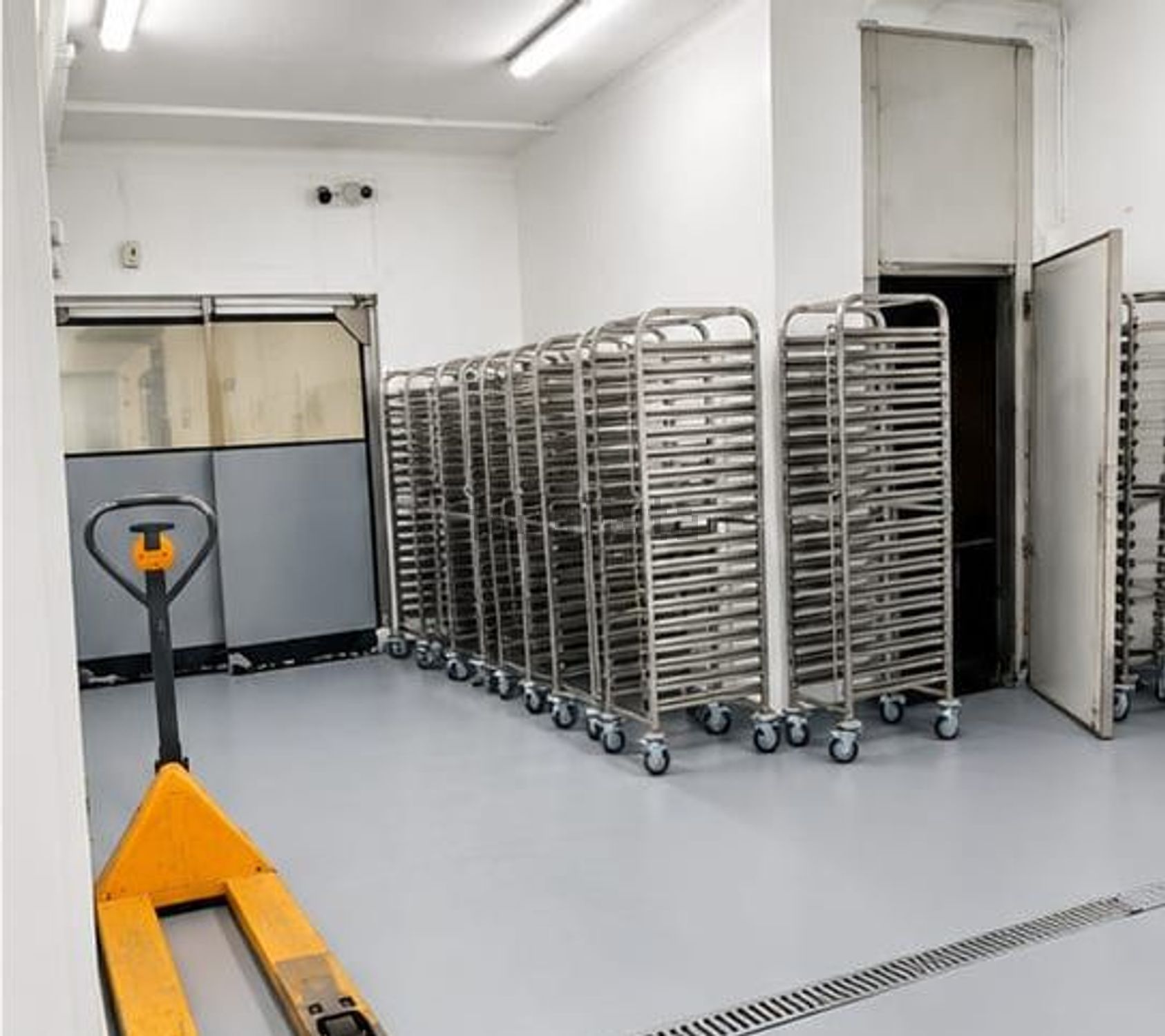 Bakery for transfer on Camino de las Hormigueras, Madrid