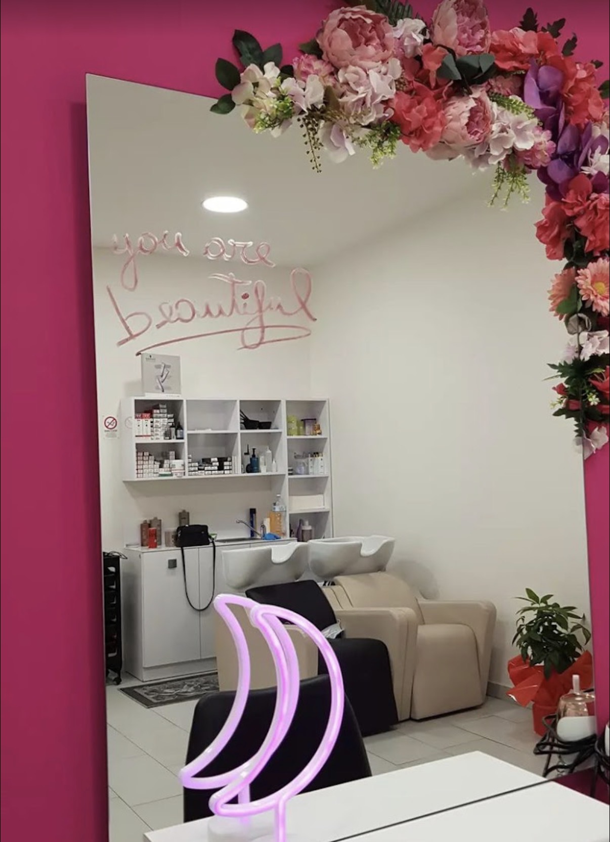 Hair salon for transfer in Striano, Italy