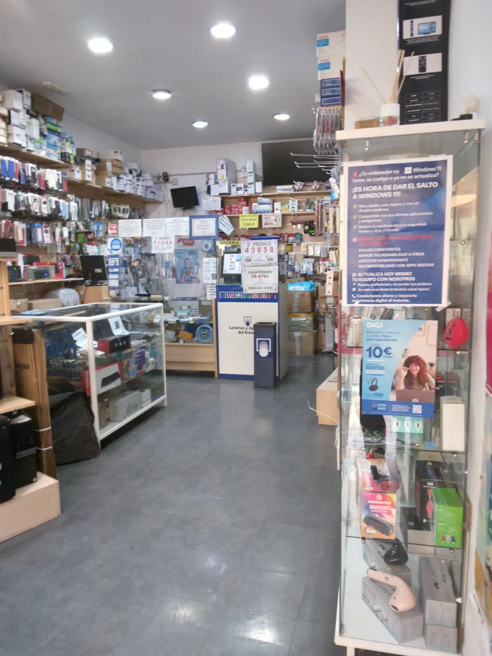 Traspaso de administración de loterías y tienda de informática en Zona Centro, Jaén