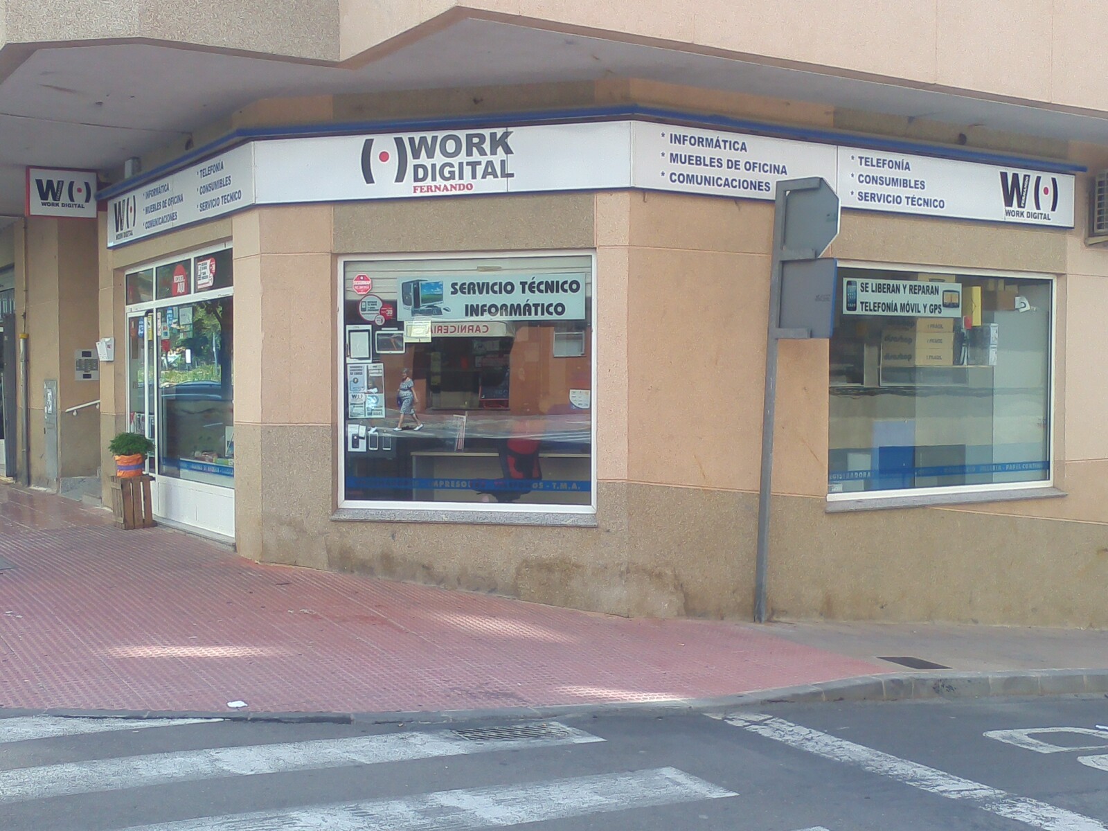 Cessione di negozio di informatica e telefonia in Avenida La Paz, Onil