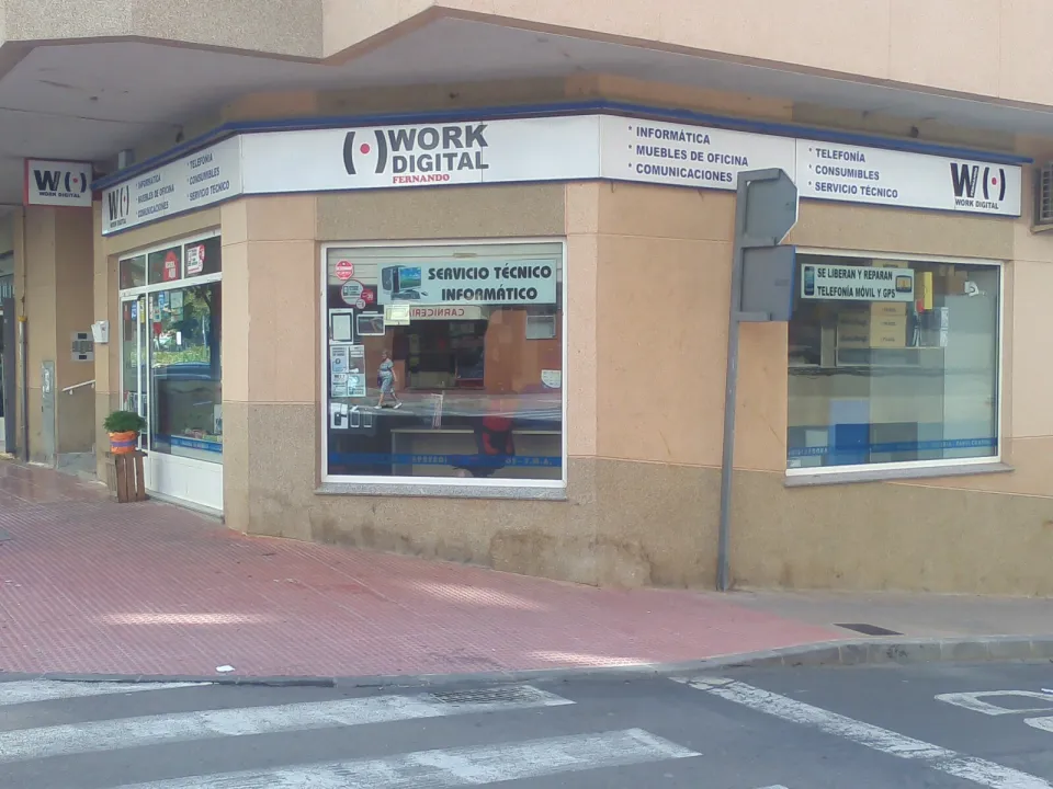 Traspaso de tienda de informática y telefonía en Avda La Paz 17, Onil