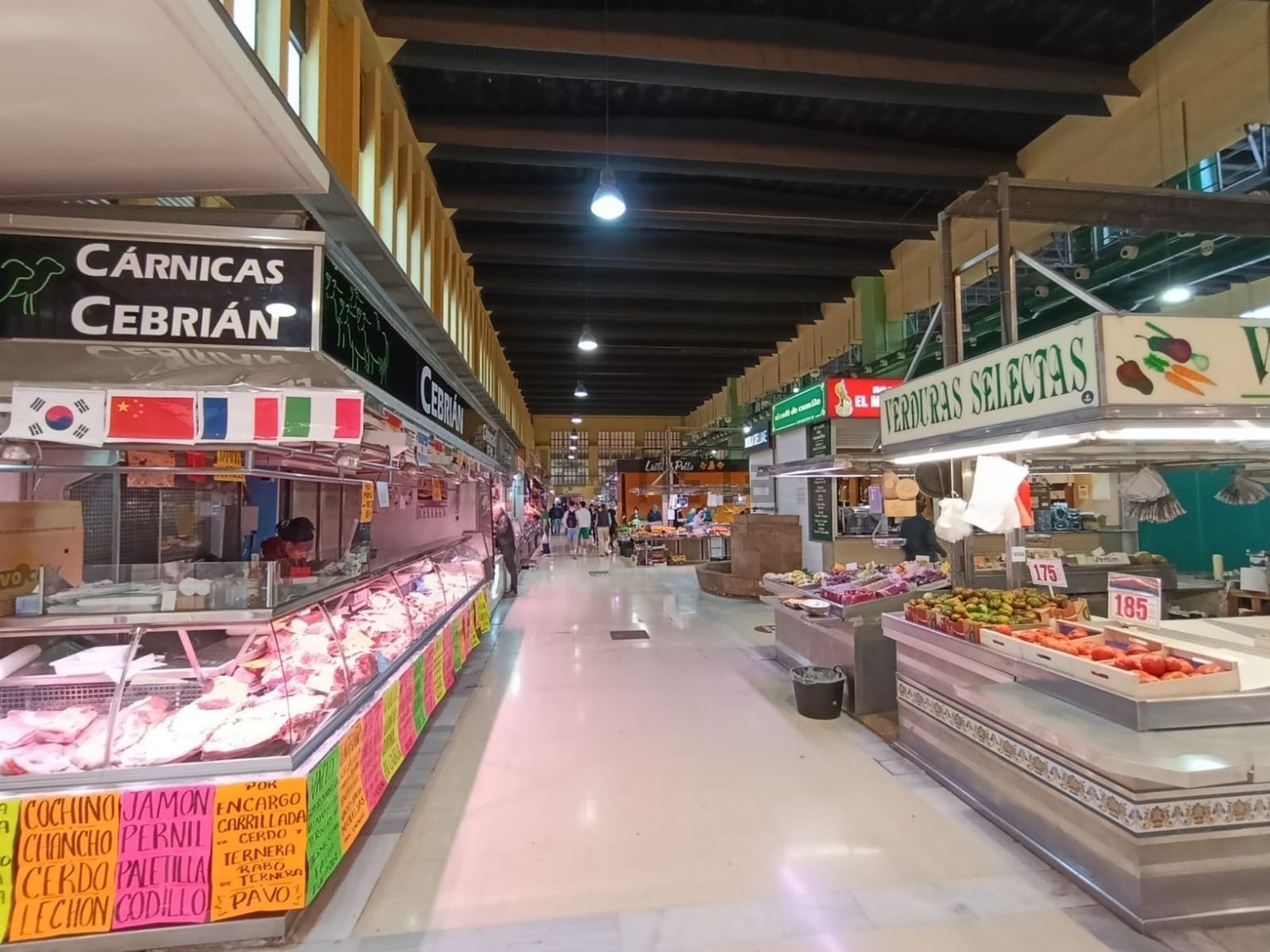 Metzgerei zur Übernahme in der Plaza Barón del cortes im Mercado de Ruzafa, Valencia