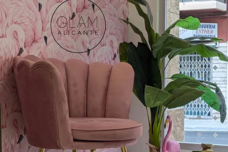 Traspaso de salón de manicura y estética en Calle Jaime Segarra, Alicante