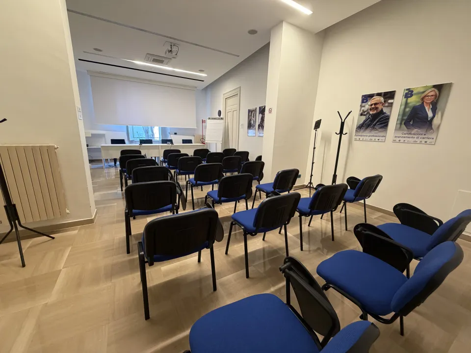 Traspaso de academia de formación en Via prologo 23, Trani