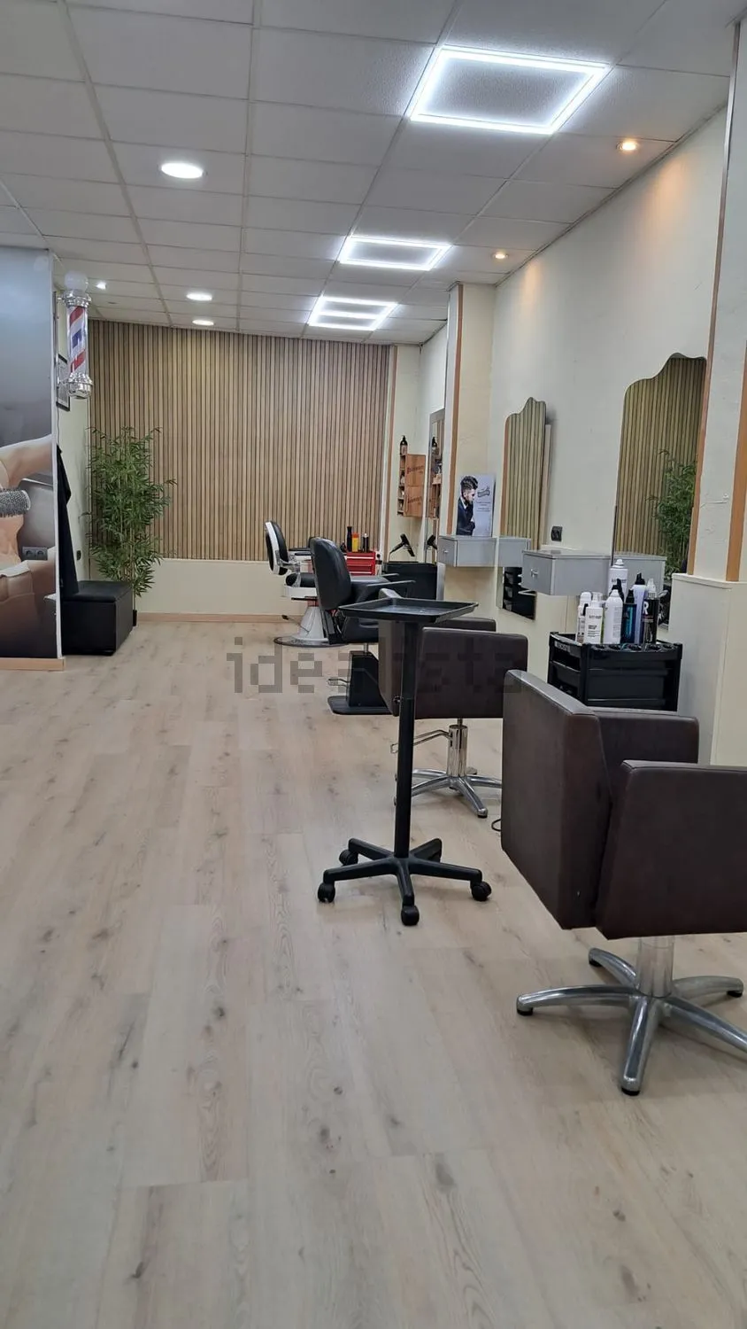 Traspaso de peluquería en Calle Lluís Vives, Crevillente